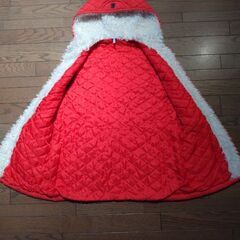 可愛いデザイン赤い袖無しコートの画像