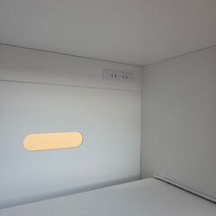 未使用訳あり カップボード幅90 ホワイト 食器棚 キッチン収納 スライド レンジ台 レンジボード コンセント付 大容量 レンジラックの画像