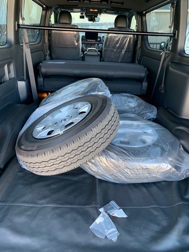 ハイエース　ダークプライムS 新車外し　ブリヂストン 195/80R15 LT 107/105N 4本セット純正ホイールナット付き