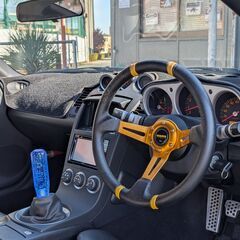 ローンは毎月13,700円～　日産　フェアレディZ　バージョンＳＴ　フジツボマフラー　純正６ＭＴ　ディープコーンステアリング　トランクスポイラー　アイライン　レザーシート　ヒーター付きパワーシート　ＨＩＤの画像