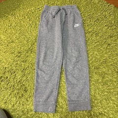 キッズ　NIKE ロンＴ・スウェットパンツの画像
