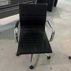 キャスター　オフィスチェア　革の画像