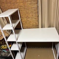 テーブル棚付きの画像