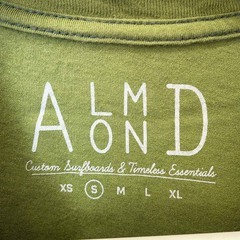 【未使用】Almond Surfboards & Design アーモンドサーフボードデザイン DIAMOND A LOGO S/S 半袖Tシャツ ロゴ S カーキ TS1904SP ユニセックスの画像