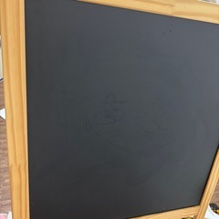 IKEA　イーゼル　木製スタンド式黒板＆ホワイトボード 赤い棚付きの画像