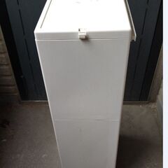 斜めに開けるタイプの収納ケースの画像