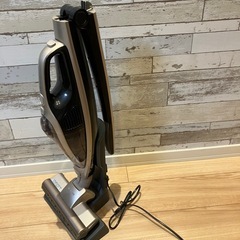 【日立 充電式スティッククリーナー PV-BE200】 ハンディにもなる2WAYタイプ／折りたたみ収納可の画像