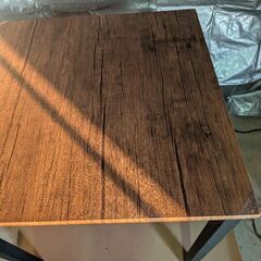 2人用ダイニングテーブルの画像