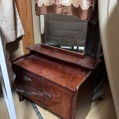 アンティーク鏡台の画像