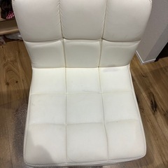 【無料】回転式カウンターチェア（ホワイト）の画像