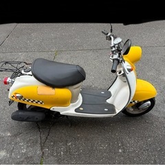 格安　ビーノ　ヤマハ　YAMAHA VINO  sa10j 宇多田ヒカル　モデル　限定　セル始動　原付　2スト　買い物　足の画像