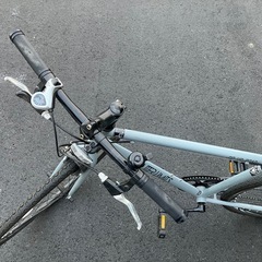🟢【購入半年以内】クロスバイク　６段変速　譲渡証明書ありの画像