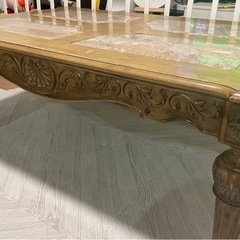 ヨーロッパ調？の可愛いテーブル　の画像