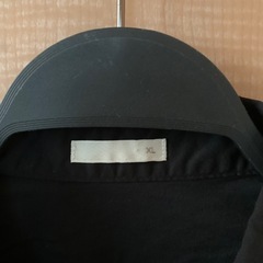 GU 黒　シャツの画像