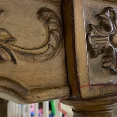 ヨーロッパ調？の可愛いテーブル　の画像