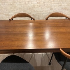 インテリアショップ　五点セット
ダイニングテーブルの画像