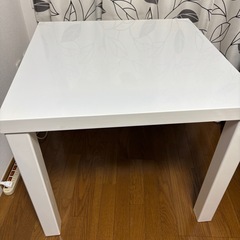 ダイニングテーブルの画像