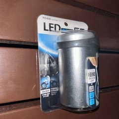 新品未使用品　槌屋ヤック(Tsuchiya Yac) 車内用品 アッシュトレイ 光る灰皿3 ブルーLED シルバー/ブラック 18×12× 8 cm PZ-630の画像