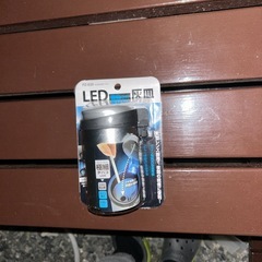 新品未使用品　槌屋ヤック(Tsuchiya Yac) 車内用品 アッシュトレイ 光る灰皿3 ブルーLED シルバー/ブラック 18×12× 8 cm PZ-630の画像