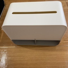 リモコンや小物andティッシュボックスケースの画像