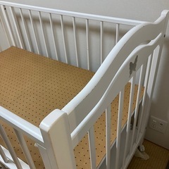 ベビーベッドの画像