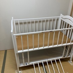 ベビーベッドの画像