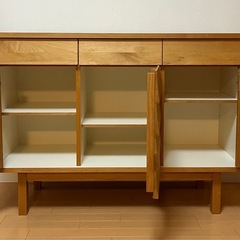 木製リビングボードの画像