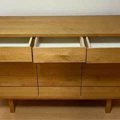 木製リビングボードの画像