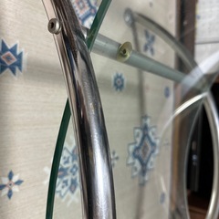 ガラス製ローテーブルの画像