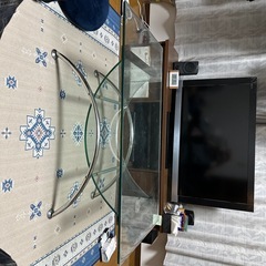 ガラス製ローテーブルの画像