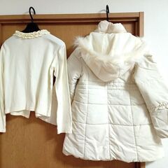 コート（サイズ130　オンワード樫山）とカーディガン（サイズ140　千趣会）のセットの画像