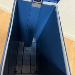 ダストボックス　ネイビーの画像