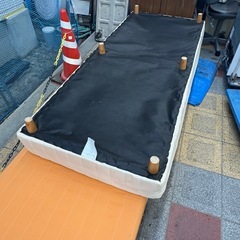 足付き　シングルベッド　マットレスの画像