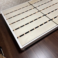 ダブルベッドフレームの画像