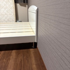ダブルベッドフレームの画像