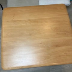 ニトリ ダイニングテーブルの画像