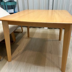 ニトリ ダイニングテーブルの画像
