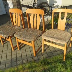 使い込んだ椅子ですが、まだしっかりしています。の画像