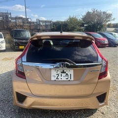 平成２６年ホンダフィットハイブリッド　96,995km 車検　８年／12月の画像