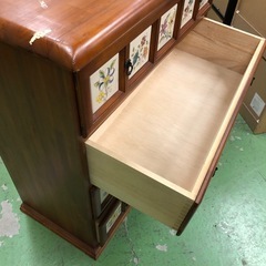 【ドリーム川西店御来店限定】☆ジモティー見たよ♪割引☆  カントリー調4段ローチェスト  クリーニング済み 【99560000037066】の画像