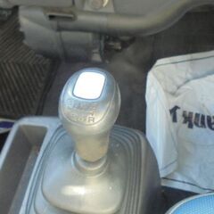 ☆彡８２０００キロ実走！！サンバートラック４ＷＤ！寒効きエアコン！５ＭＴ！バリ山タイヤ！！実検査令和９年１２月！！の画像