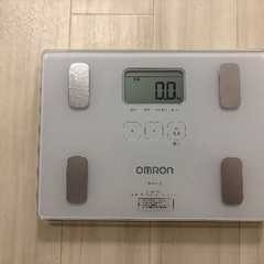 OMRON 体重計の画像