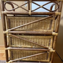 藤のタンスの画像