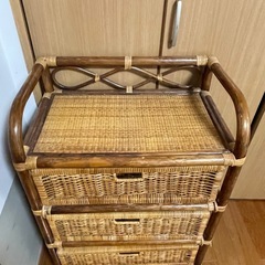 藤のタンスの画像