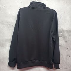 【 新 New 品 】 シンプルで着まわしやすい ブラック ハーフジップトップスの画像