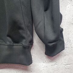 【 新 New 品 】 シンプルで着まわしやすい ブラック ハーフジップトップスの画像