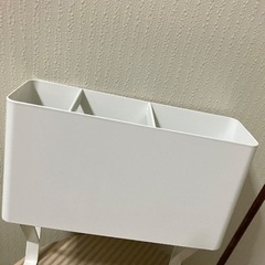 ドライヤー類　タオル掛け上収納の画像