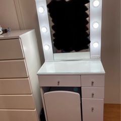 ライト付きドレッサーの画像