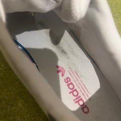 adidasスニーカーの画像