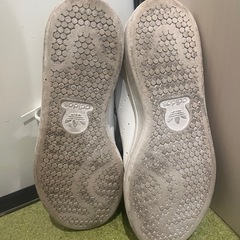 adidasスニーカーの画像